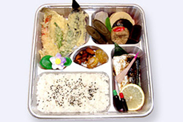 1,500円弁当（天ぷら・煮物・焼き魚・がんもどき（小）・ご飯その他）